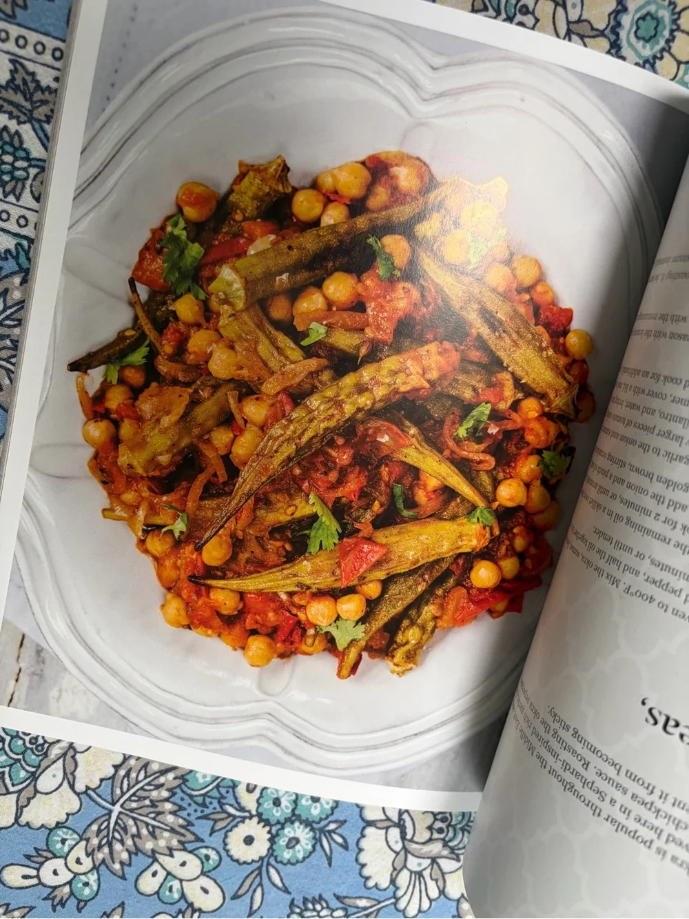 The Middle Eastern Kitchen Cookbook by - Rimini Iyer